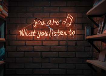 Ερμής σε αντίθεση με τον Δία στις 18/11/2024: Η σύγκρουση μεταξύ λογικής και υπερβολής.