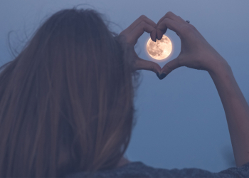 Πανσέληνος στον Λέοντα στις 12/2/2025, πως επηρεάζει το ζώδιό σου.