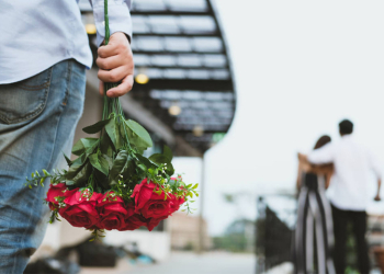 Παράλληλες σχέσεις και ζώδια: Πόσο εύκολα υποκύπτουν;