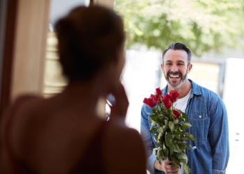 Δεν περιμένουν κανέναν: Αυτά τα 4 ζώδια θα κάνουν πάντα την πρώτη κίνηση!